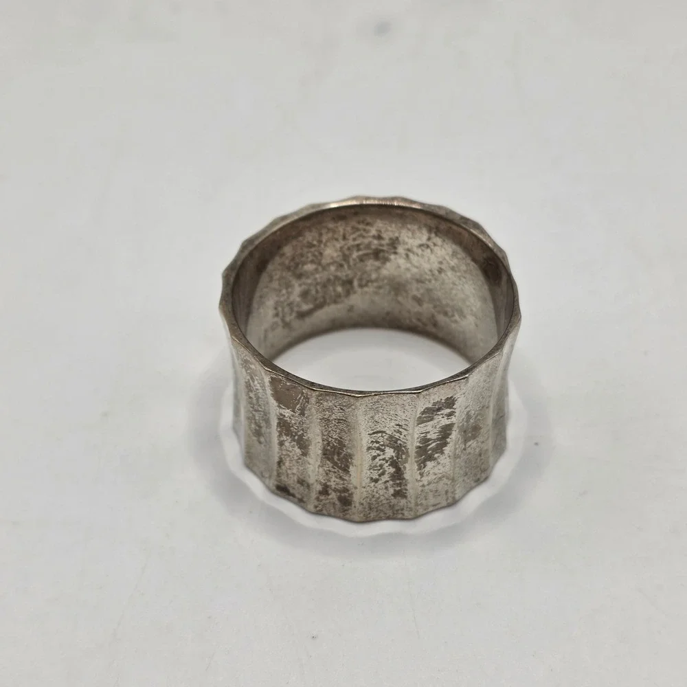 Napkin Ring‎ Silver Plated Ribbed Vintage Mid Century Table Decor Patina